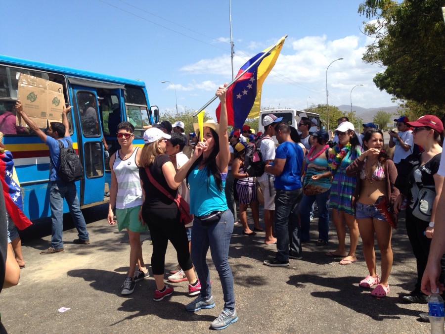 La femme de Carlos, lors d'une manifestation anti-Chavez.
